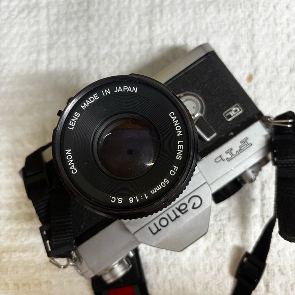 Canon FTb QL SLR Film Camera with Prime Lens - Picture 3 of 5